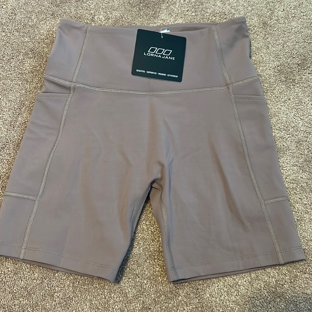 Lorna Jane No Ride Booty Bike Shorts size S - Bone